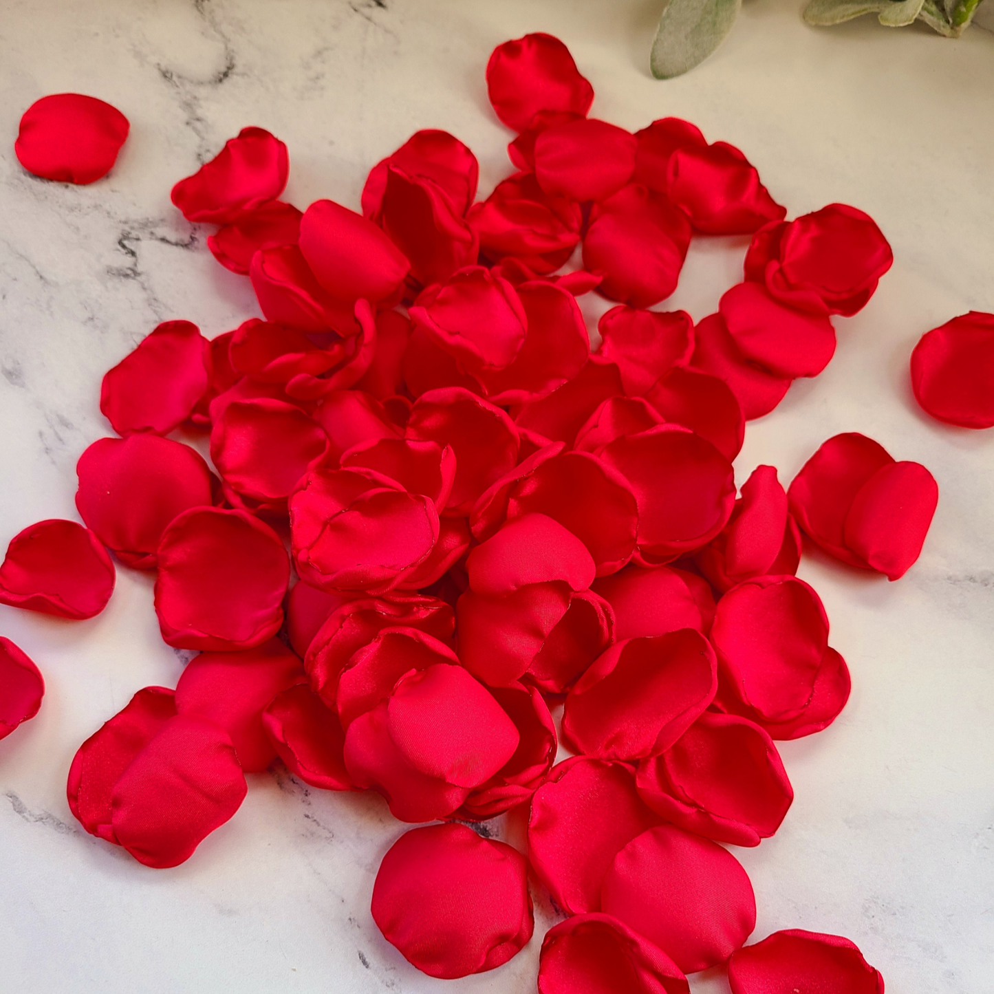 Red Rose Petals for Wedding Decor, Engagement proposal props, Valentine flower girl petals, aisle decorations, custom table confetti, classic table centerpiece decor, wedding memory table petals, Future Mrs