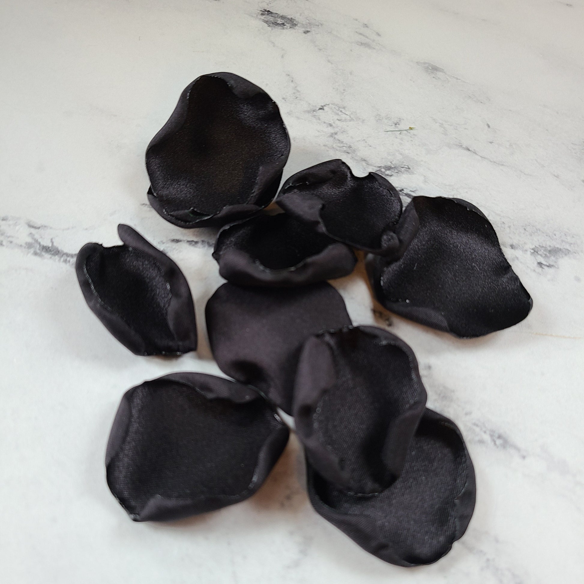 Black Rose Petals for Fall Wedding Aisle Decor Ideas, flower Girl Basket, confetti