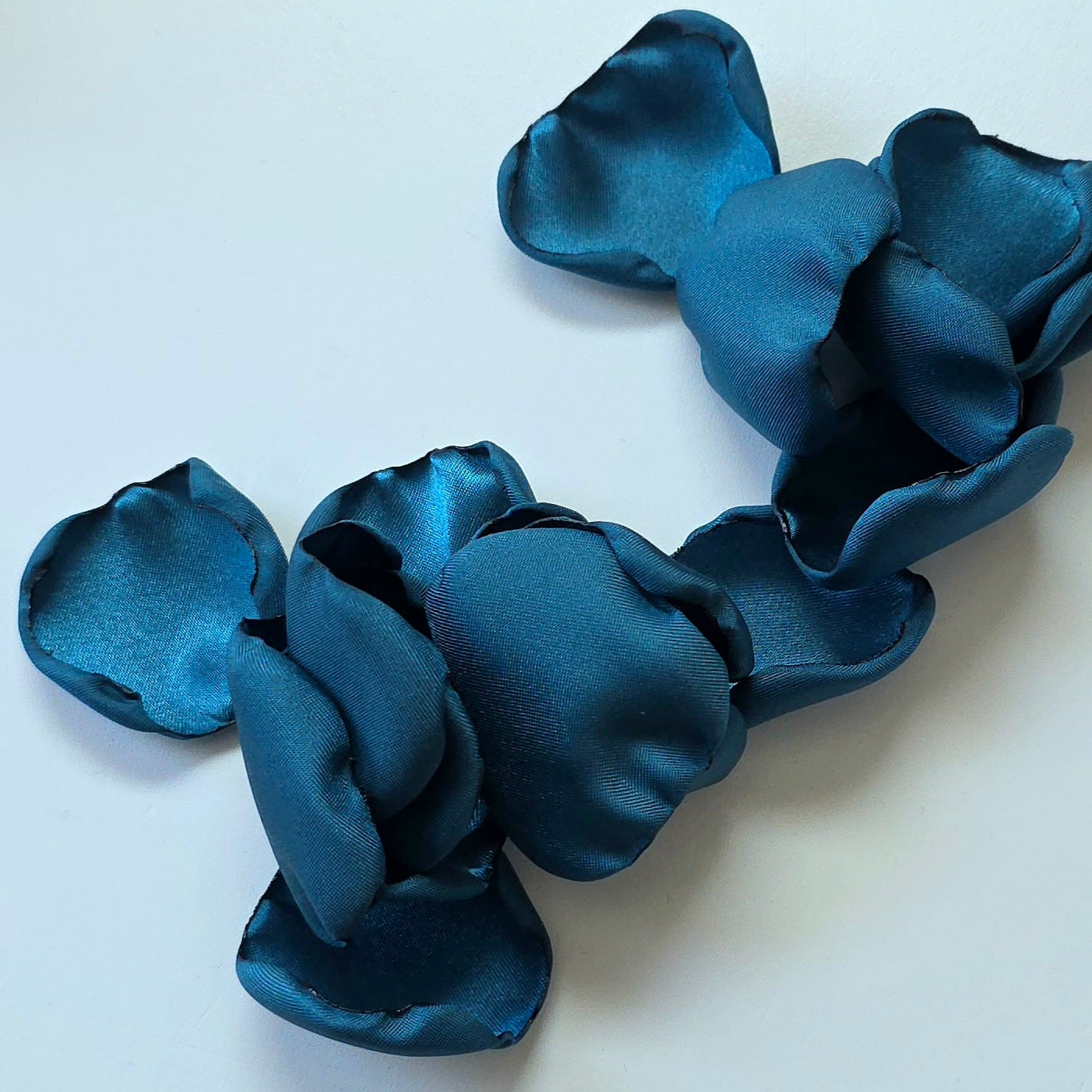 Dark Teal rose petals for flower girl tossing, baskets, and wedding aisle decor. For future brides planning a fall wedding ceremony or western bridal shower event. 