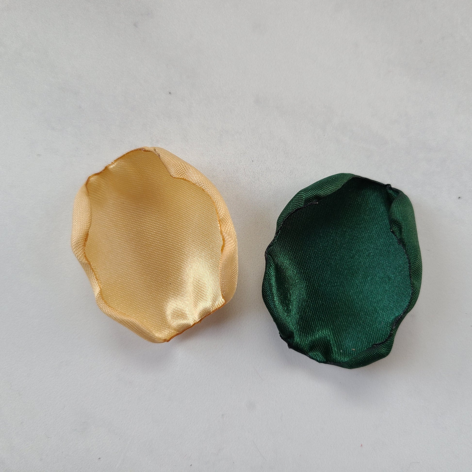 Emerald green & gold rose petals for flower girl baskets, winter wedding aisle decor, wedding table centerpiece confetti scatter, proposal box flower girl petals