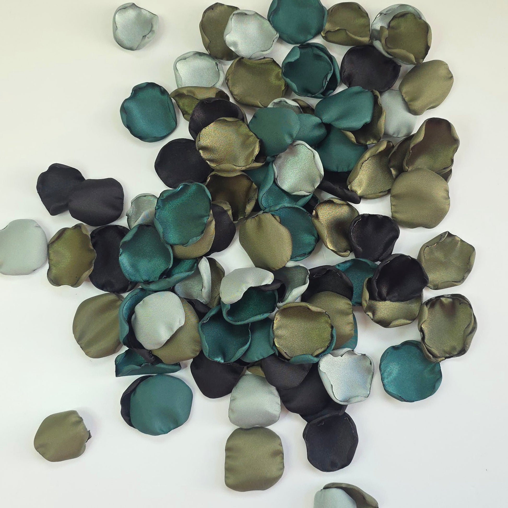 Olive, Forest green, sage and Black Rose petals for Western, County or Hunting Themed Wedding. Perfect for flower girl toss, wedding aisle decor, cake or reception table scatter, backdrop photo accents. For future brides planning a hunting themed wedding or camo inspired bridal shower event 