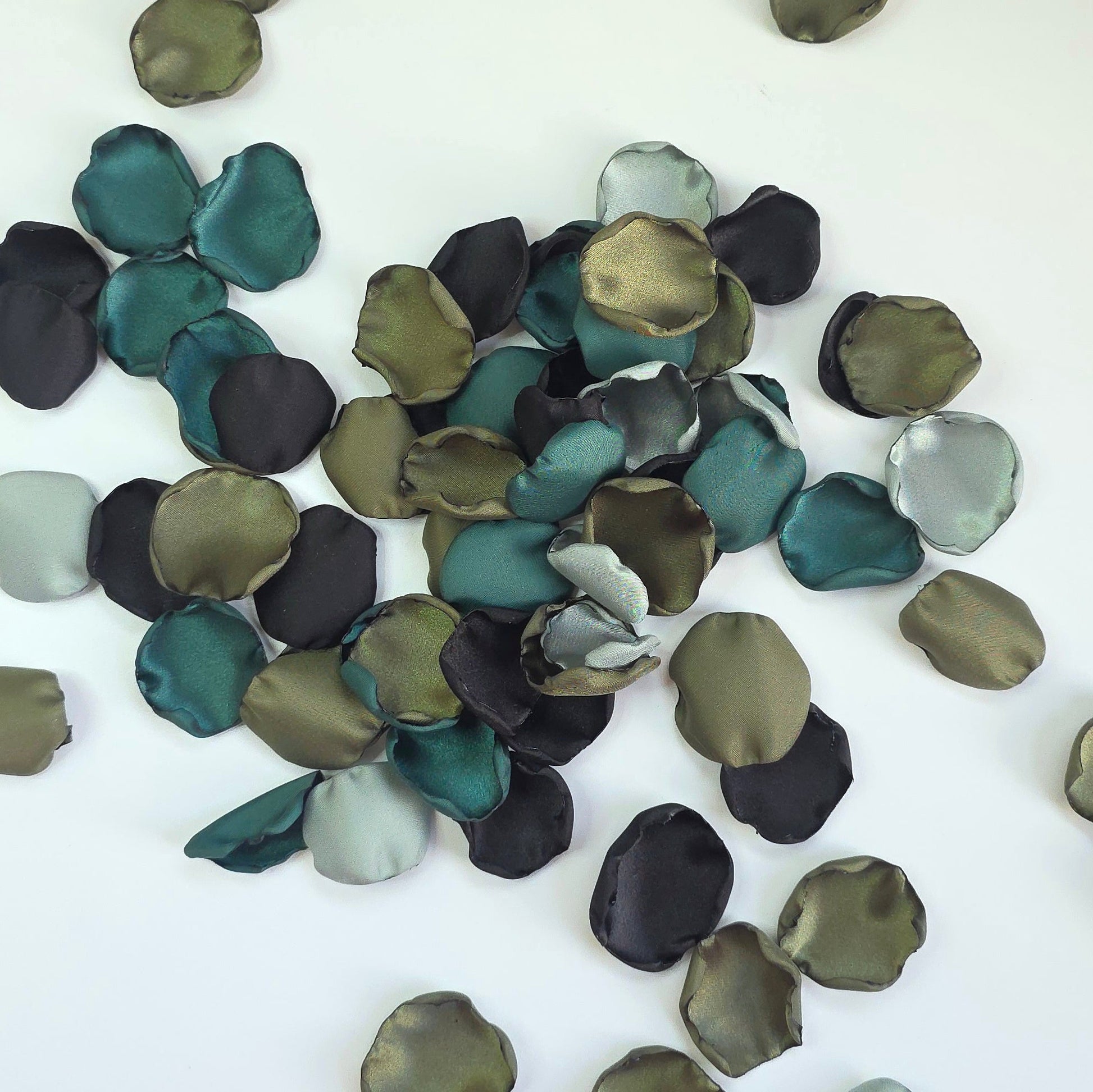 Olive, Forest green, sage and Black Rose petals for Western, County or Hunting Themed Wedding. Perfect for flower girl toss, wedding aisle decor, cake or reception table scatter, backdrop photo accents. For future brides planning a hunting themed wedding or camo inspired bridal shower event 